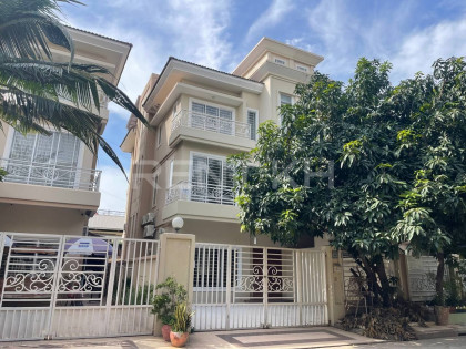 Twin Villa for Rent at Borey New Word Sen Sok Villa in Phnom Penh Capital