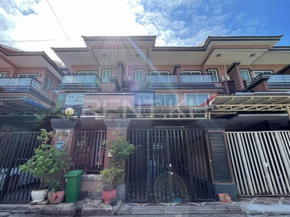 Link House  for Rent in Borey 999 Teuk Thla Villa in Phnom Penh Capital