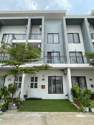 វីឡាកូនកាត់ជួលនៅសែនសុខ Villa in Phnom Penh Capital