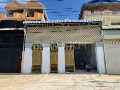 ឃ្លាំងនៅច្បារអំពៅ Warehouse in Phnom Penh Capital