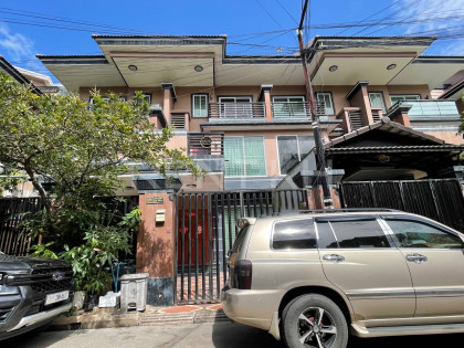 Link House for Rent in Borey 999 Teuk Thla Villa in Phnom Penh Capital