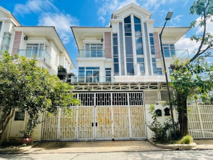 Twin Villa for Rent at Borey Chip Mong Sen Sok Villa in Phnom Penh Capital