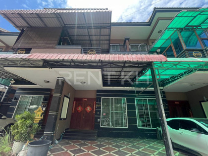 Link House for Rent in Borey 999 Teuk Thla Villa in Phnom Penh Capital