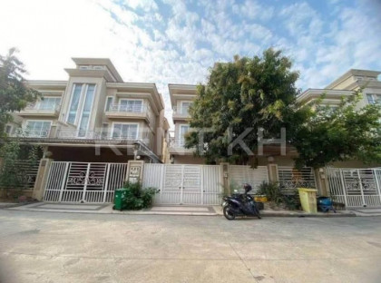 Twin Villa for Rent at Borey Pipoup Thmei Villa in Phnom Penh Capital