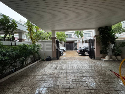 Twin Villa For Rent At Borey Peng Houth The Star Mera Garden Villa in Phnom Penh Capital