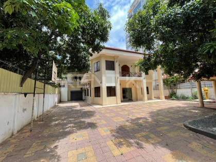 Single Villa for Rent at Khan Toul Kouk Villa in Phnom Penh Capital