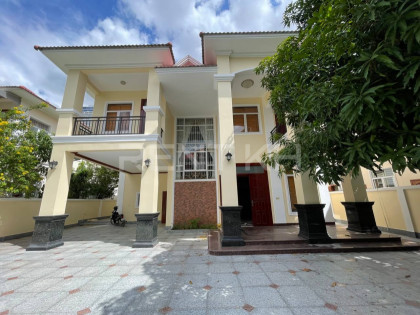 Villa for Rent at Khan Chrouy Changvar Villa in Phnom Penh Capital