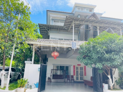 Twins Villa for Rent in Borey Steung Meanchey Villa in Phnom Penh Capital