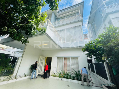 Twins Villa for Rent in Borey Steung Meanchey Villa in Phnom Penh Capital