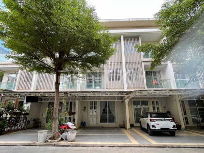 Villa Link House For Rent at Borey Chip mong Sen Sok Villa in Phnom Penh Capital