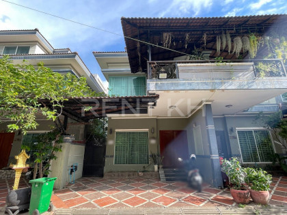 Link House For Rent at Borey 999 Villa in Phnom Penh Capital