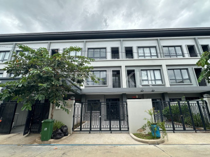 Link house for Rent at Borey ChipMong Parkland 6A Villa in Phnom Penh Capital