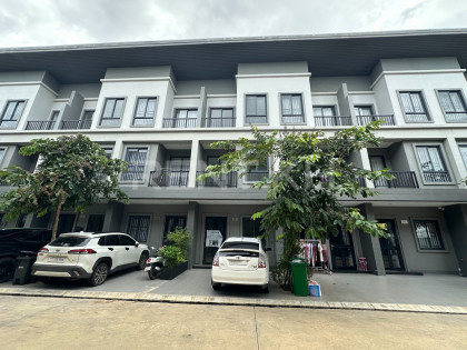 Link house for Rent at Borey ChipMong Parkland 6A Flat in Phnom Penh Capital