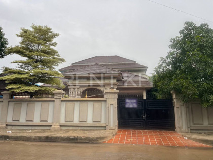 Single for Rent at Sangkat Tuol Sangkea Villa in Phnom Penh Capital