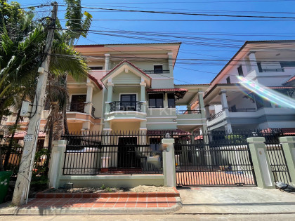 Twin Villa for Rent at Borey Piphup Thmey Sen Sok Villa in Phnom Penh Capital