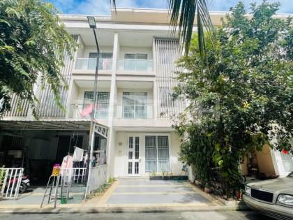 Link Villa for Rent at Borey Chip Mong Sensok Villa in Phnom Penh Capital