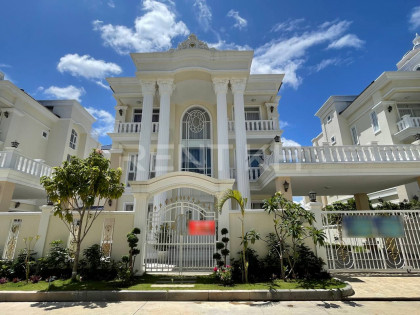 Queen Villa for Rent at Khan Chrouy Changvar Villa in Phnom Penh Capital