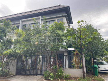 Link House  for Rent at Borey Chip Mong Land Park Villa in Phnom Penh Capital