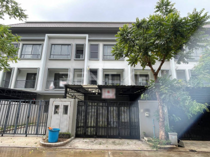 Link House  for Rent at Borey Chip Mong Land Park Villa in Phnom Penh Capital