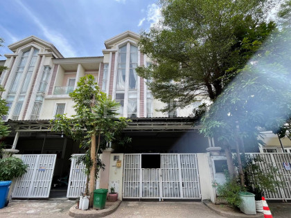 Villa Link House for Rent at  Borey Chip Mong Sen Sok Villa in Phnom Penh Capital