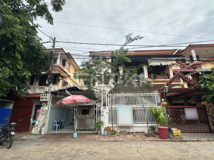 វីឡាកូនកាត់សម្រាប់ជួលនៅបុរីសុភមង្គល Villa in Phnom Penh Capital