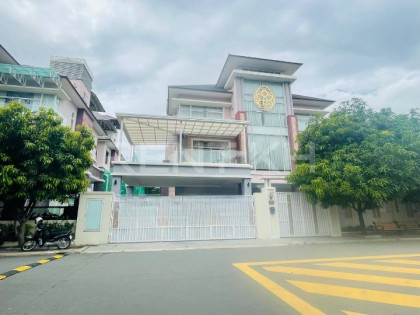Queen Villa for Rent at Borey Orkide 2004 Sen Sok Villa in Phnom Penh Capital
