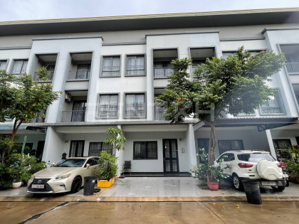 Link House for Rent at Borey Chip Mong Land, Park Land 598 Villa in Phnom Penh Capital