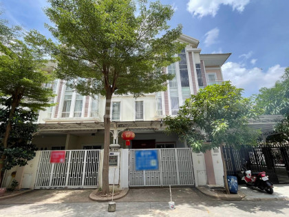 Link House for Rent at Borey Chip Mong Villa in Phnom Penh Capital