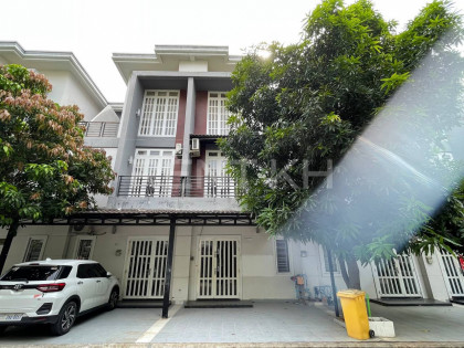 Link House for Rent at Borey Thai Chhunkry Villa in Phnom Penh Capital