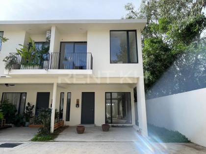Villa Link House for Rent in Borey Phumi Samraong Villa in Phnom Penh Capital