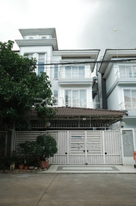 Villa Twin for Rent in Borey Piphup Thmey Sen Sok Villa in Phnom Penh Capital