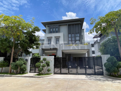 Single Villa for Rent at Borey Chip Mong Land 50m Villa in Phnom Penh Capital