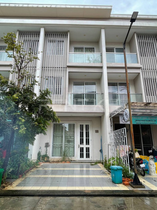 Link House For Rent At Borey Chip Mong Land Sen Sok Villa in Phnom Penh Capital