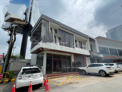 Shophouse for Rent at Gas station Tela Touk Kouk Flat in Phnom Penh Capital