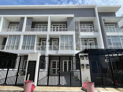 Link House for Rent at Borey Chea Ry Villa in Phnom Penh Capital
