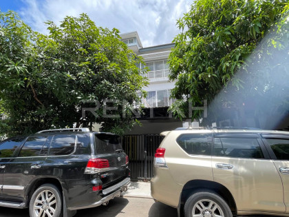 Villa Twin for Rent in Borey Peng Huoth Mean Chey Villa in Phnom Penh Capital