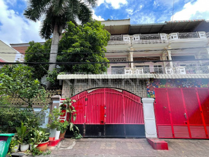 Flat for Rent at Toul Tom Poung Flat in Phnom Penh Capital