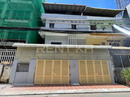 Flat for Rent at Toul Tom Poung Flat in Phnom Penh Capital