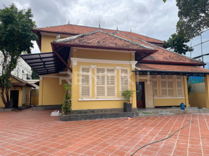 Single Villa for Rent at Khan Tuol Kuok Villa in Phnom Penh Capital