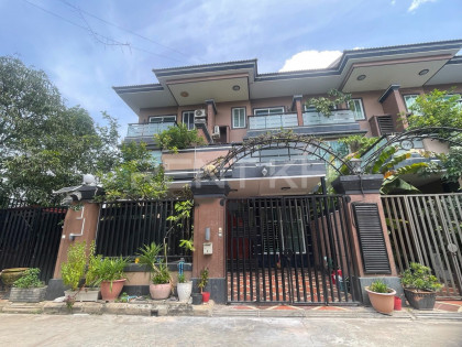 Twin Villa for Rent at Borey 999 Tuek Thla Villa in Phnom Penh Capital
