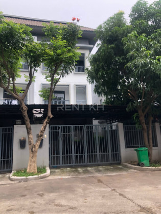 Link House for Rent at Borey Chip Mong Park Land 598 Villa in Phnom Penh Capital