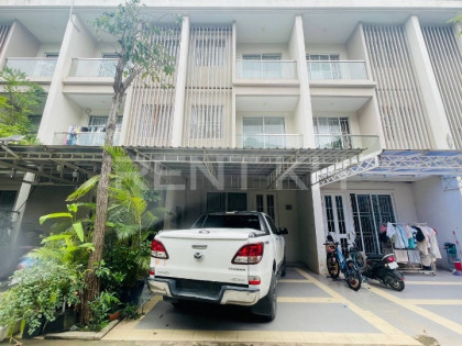 Link Villa for Rent at Borey Chip Mong Sensok Villa in Phnom Penh Capital