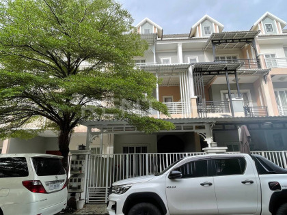 Link house for Rent at Borey Phnom Penh Thmey Villa in Phnom Penh Capital