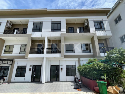 Villa Link House for Rent in Borey Cheary Villa in Phnom Penh Capital