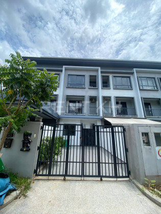 Link House for Rent at Borey Chip Mong Park Land 598 Villa in Phnom Penh Capital