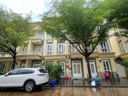 Link House For Rent At Borey Mekong royal 6A Flat in Phnom Penh Capital