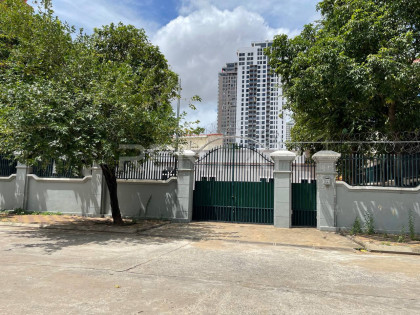 Villa for Rent at Khan Tuol Kuok Villa in Phnom Penh Capital