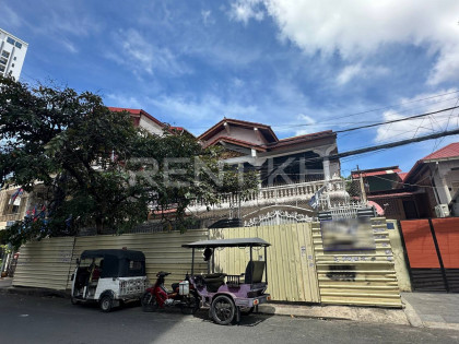 Shop House for Rent near Independence Monument Villa in Phnom Penh Capital