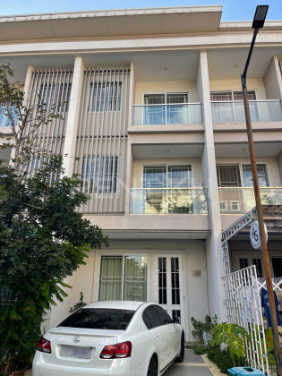 Link House For Rent at Borey Chip Mong Sen Sok Villa in Phnom Penh Capital
