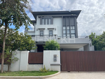 វីឡាសម្រាប់ជួលនៅបុរី ជីប ម៉ុងលែន ៥៩៨ / Villa Queen-A for Sale at Borey Chip Mong Land, ParkLand 598 Villa in Phnom Penh Capital